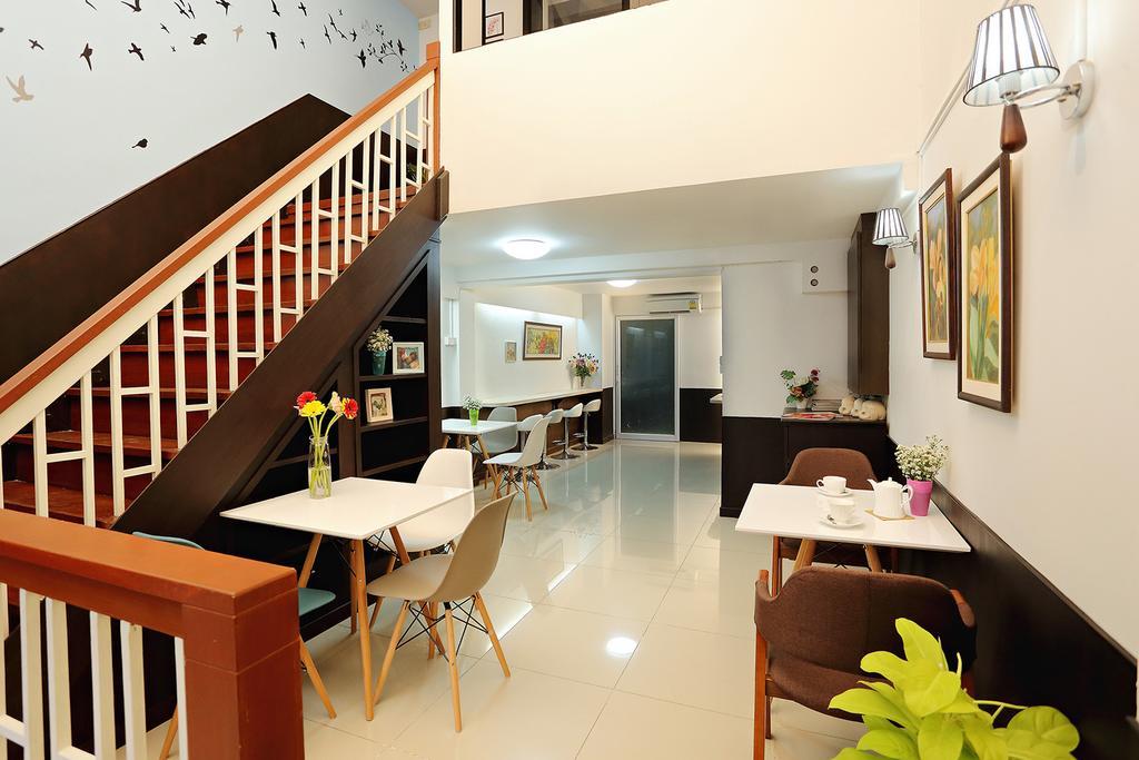 Baan Namtarn Guest House Bangkok Exterior photo
